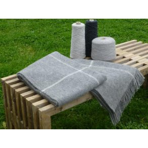 Plaid af v�vet skandinavisk uld  140X240 cm. Varm gr�/ r�hvid naturfarve